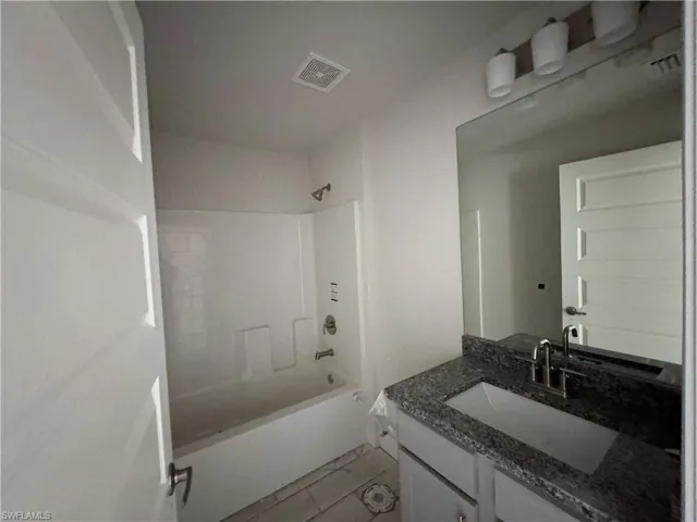 1525 S Gator  CIR, Cape Coral, FL 33909