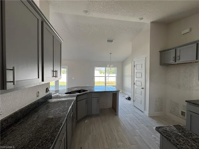 1525 S Gator  CIR, Cape Coral, FL 33909