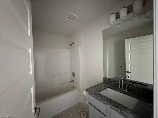 1525 S Gator  CIR, Cape Coral, FL 33909