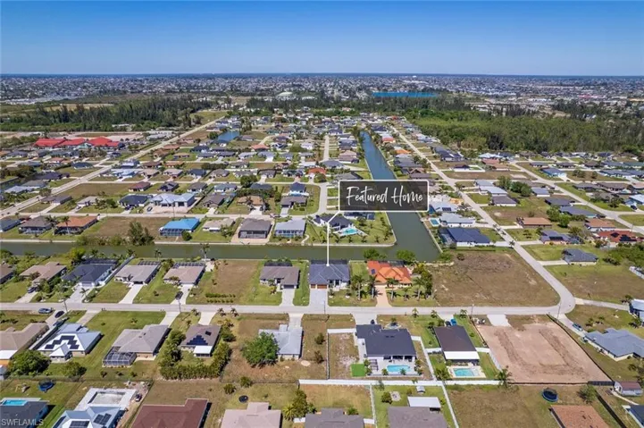 Bird's eye view with a residential view