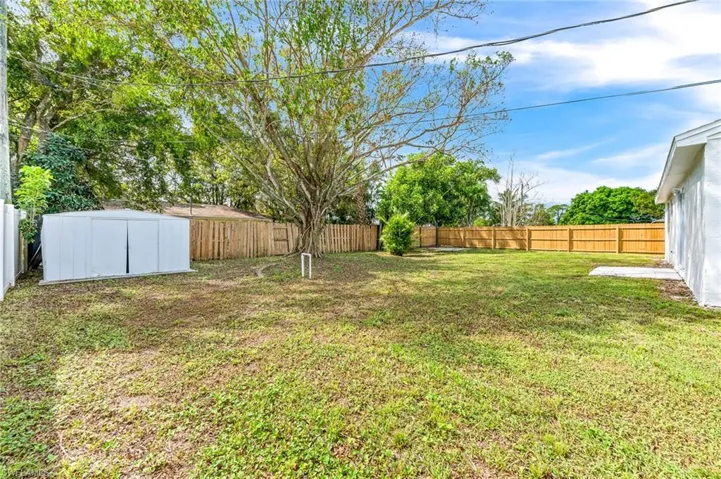 View of yard featuring a shed