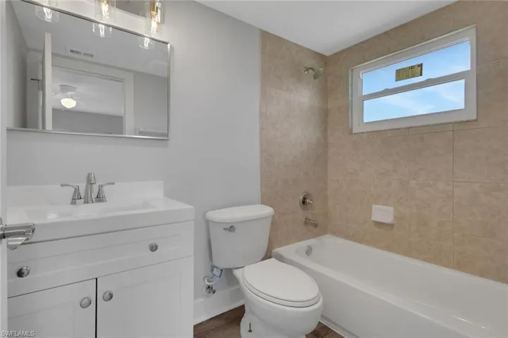 24 Nw 15th Pl, Cape Coral, Florida 33993