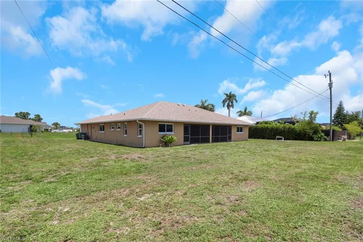 24 Nw 15th Pl, Cape Coral, Florida 33993
