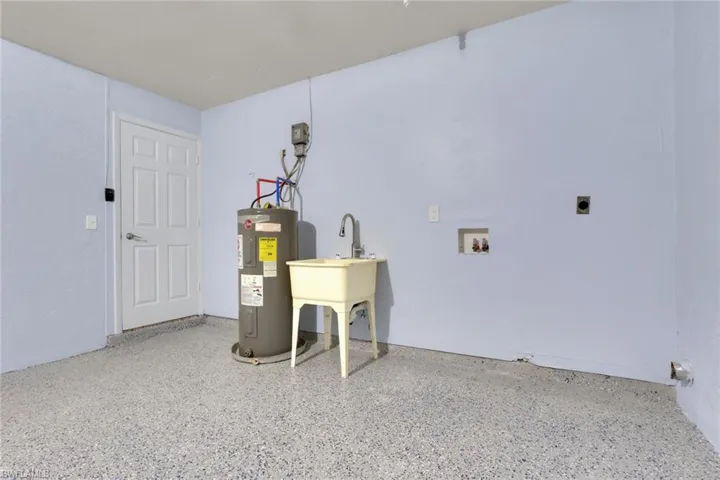 24 Nw 15th Pl, Cape Coral, Florida 33993