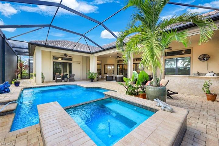 Relax at the end of a long day with a glass of wine in the heated spa. The pool is a salt water pool, heated with natural gas.