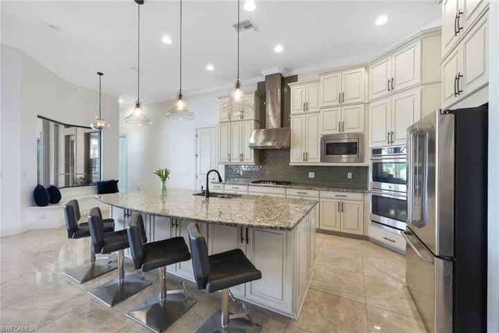 Enjoy your morning coffee at the kitchen island, or relax at the built-in nook overlooking the stunning outdoor views.