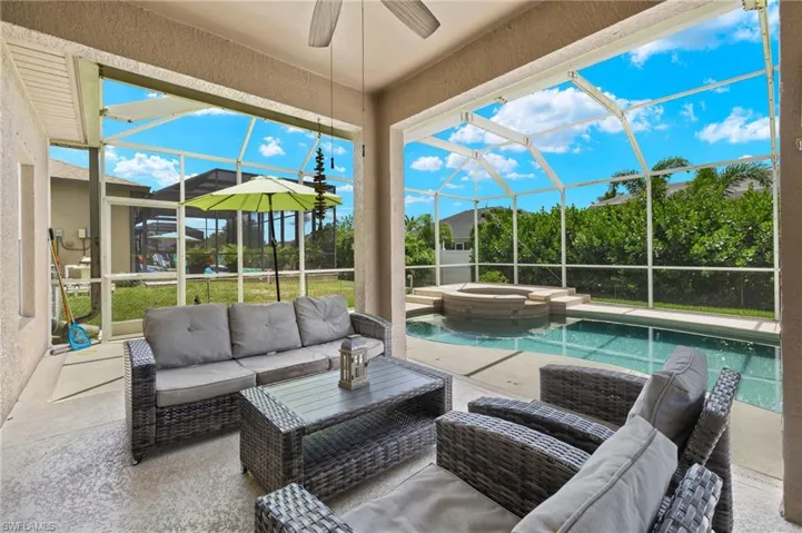 Sunroom with ceiling fan