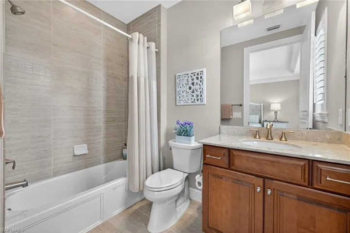 Guest ensuite #1 bath