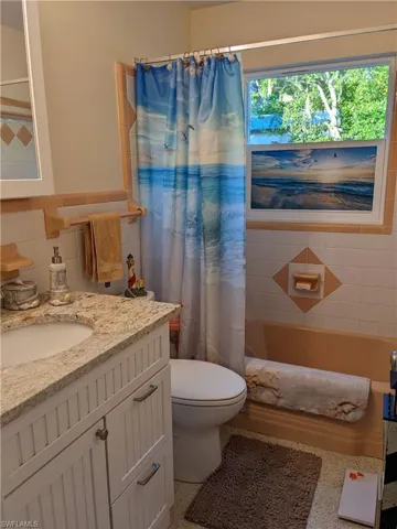 Guest bath with tub