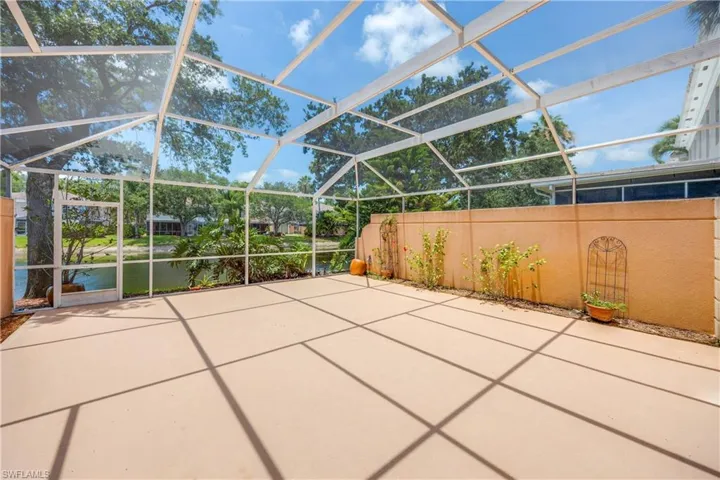 5831  Cove  CIR, Naples, FL 34119