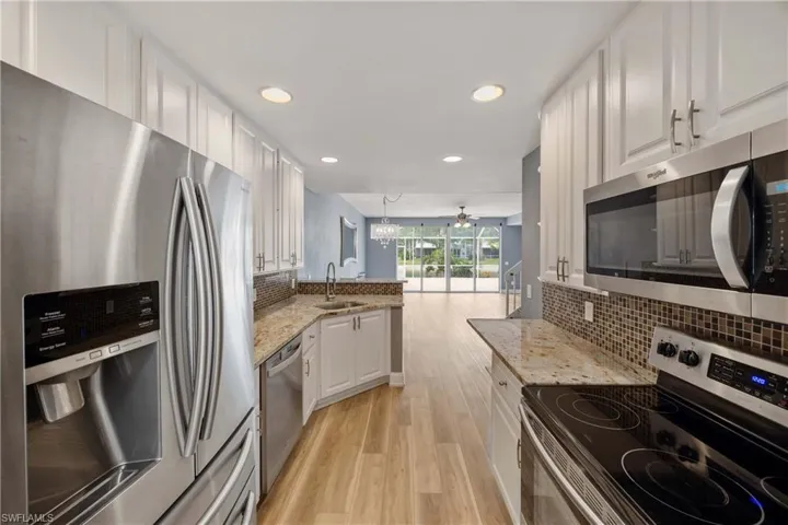 5831  Cove  CIR, Naples, FL 34119
