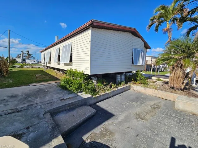 View of home's exterior