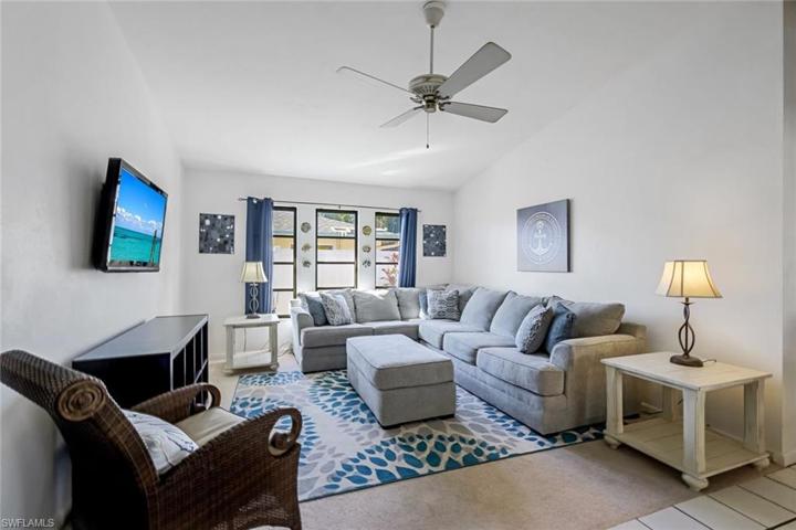 822 SE 21st AVE, CAPE CORAL FL 33990