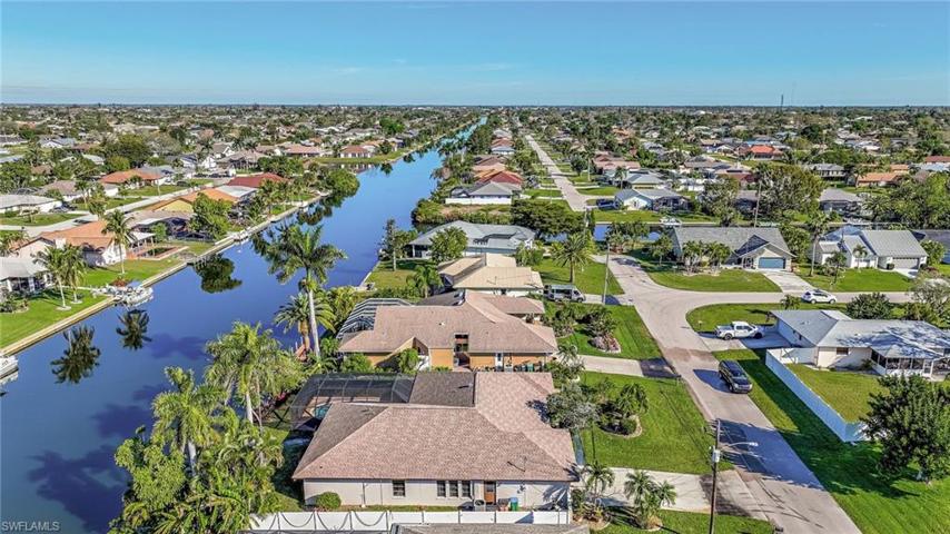 822 SE 21st AVE, CAPE CORAL FL 33990
