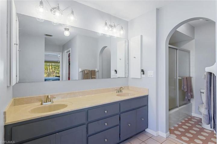 822 SE 21st AVE, CAPE CORAL FL 33990