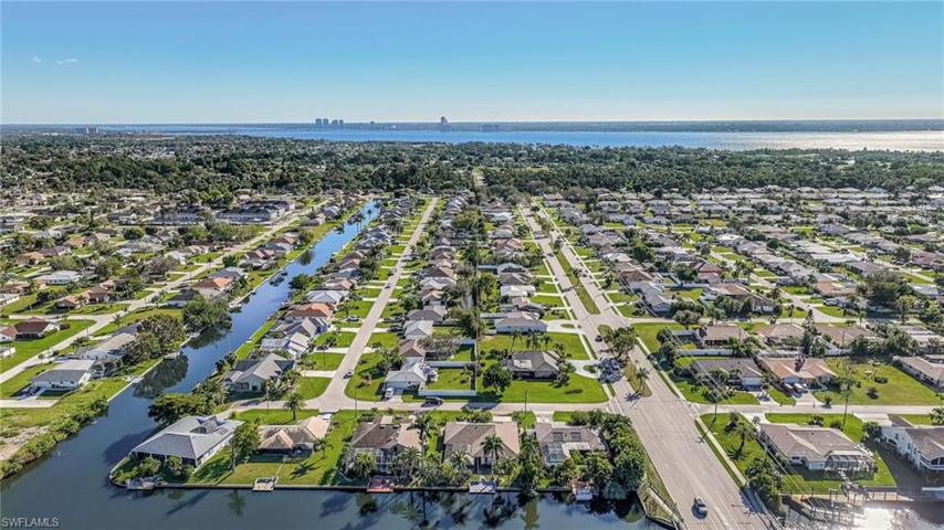 822 SE 21st AVE, CAPE CORAL FL 33990
