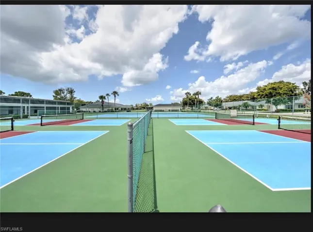 Pickleball, tennis