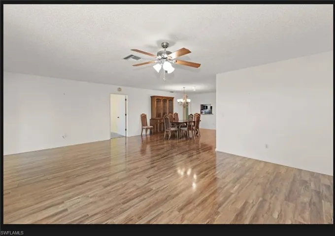 Open floor plan  , bright and beautiful ready to move in.