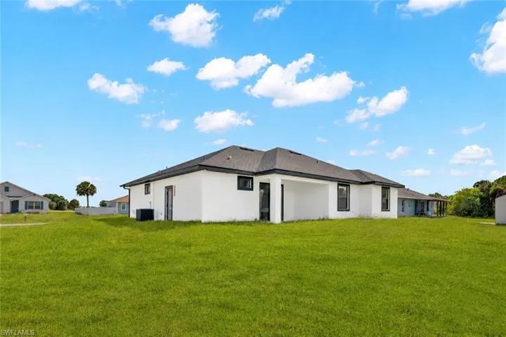 8030 Sherwood Cir, Labelle, Florida 33935