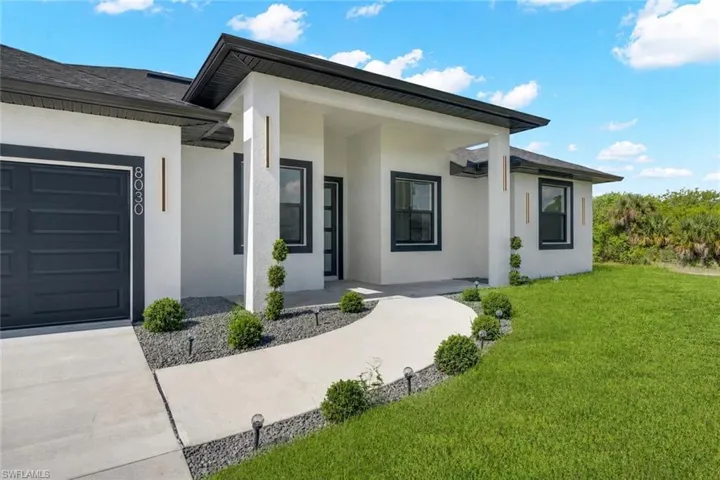 8030 Sherwood Cir, Labelle, Florida 33935