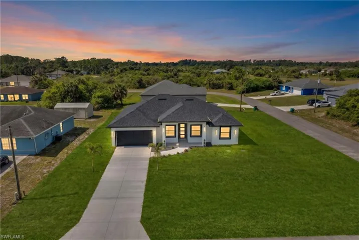 8030 Sherwood Cir, Labelle, Florida 33935