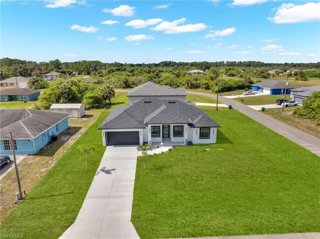 8030 Sherwood Cir, Labelle, Florida 33935