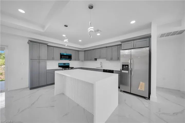 1023  Pilgrim E ST, Lehigh Acres, FL 33974