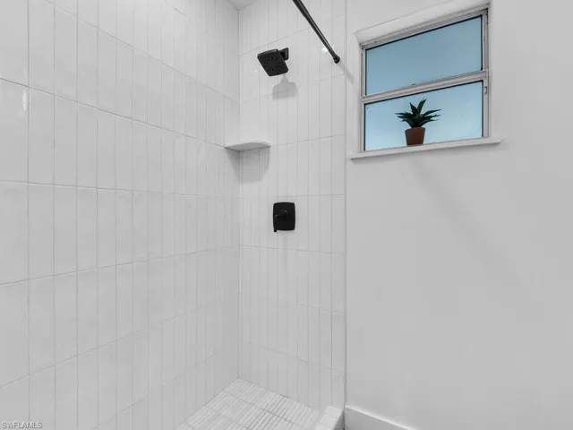 Bathroom featuring tiled shower