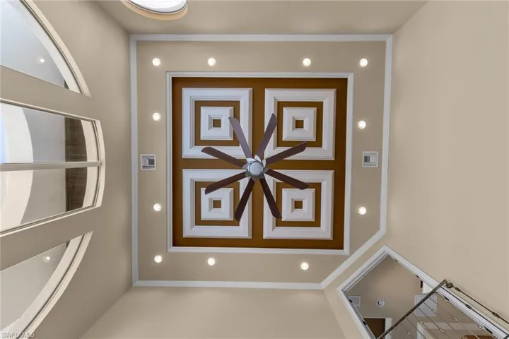 Tray ceiling in main living area