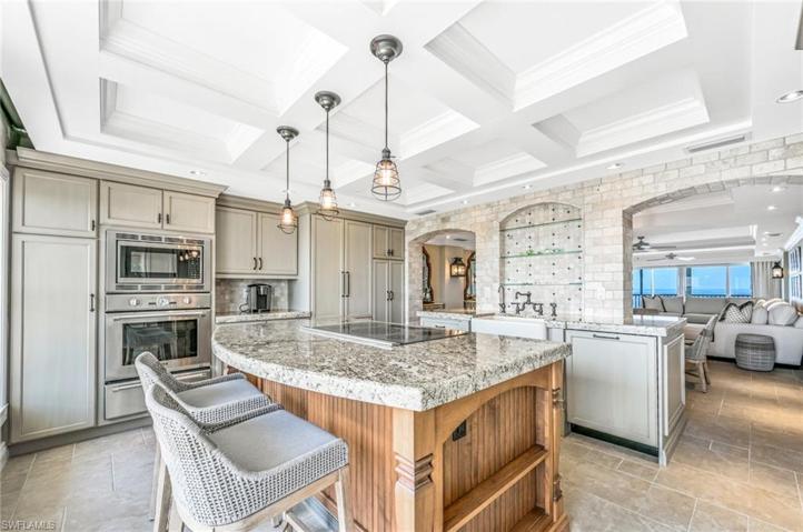 A wonderful island and double ovens