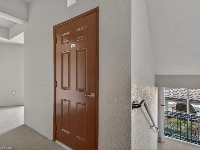 9826  Giaveno  CIR, Naples, FL 34113