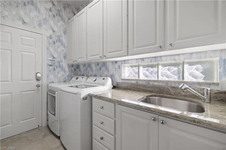 Laundry Room Lots Of Storage
