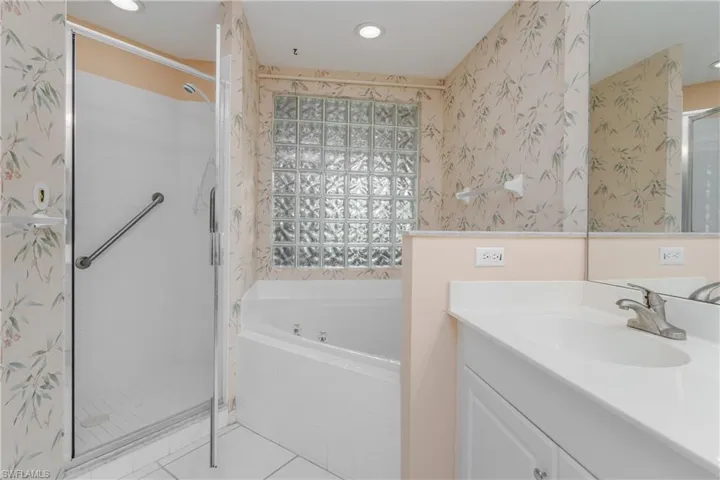 650  Lalique  CIR, Naples, FL 34119