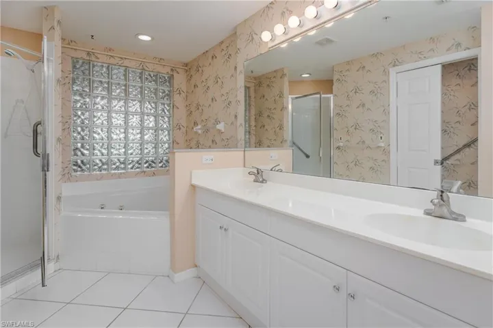 650  Lalique  CIR, Naples, FL 34119