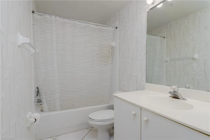650  Lalique  CIR, Naples, FL 34119
