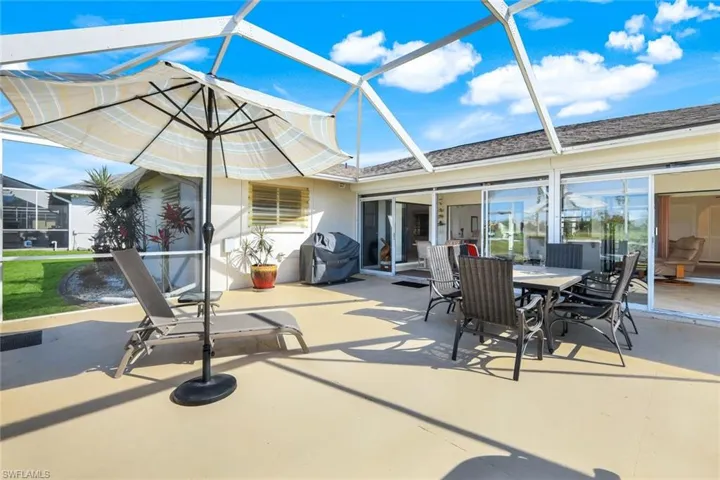 720 sq ft Screened Patio