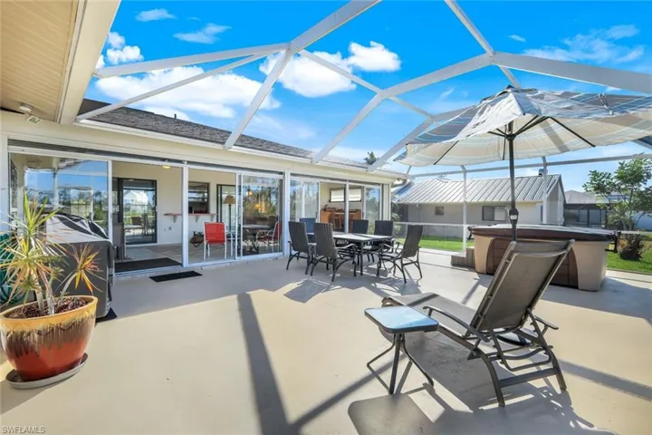 720 sq ft Screened Patio