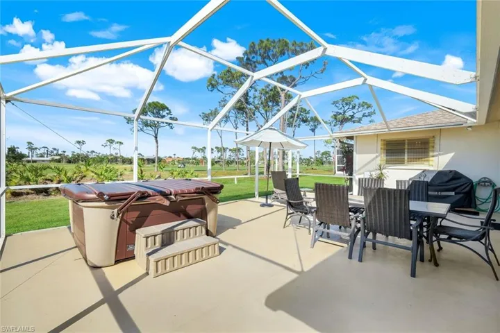 720 sq ft Screened Patio