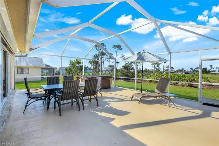 720 sq ft Screened Patio