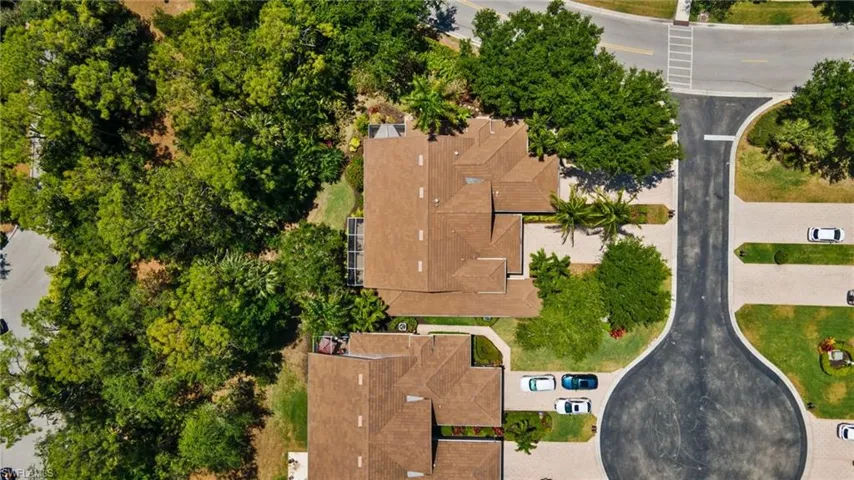 Birds eye view of property