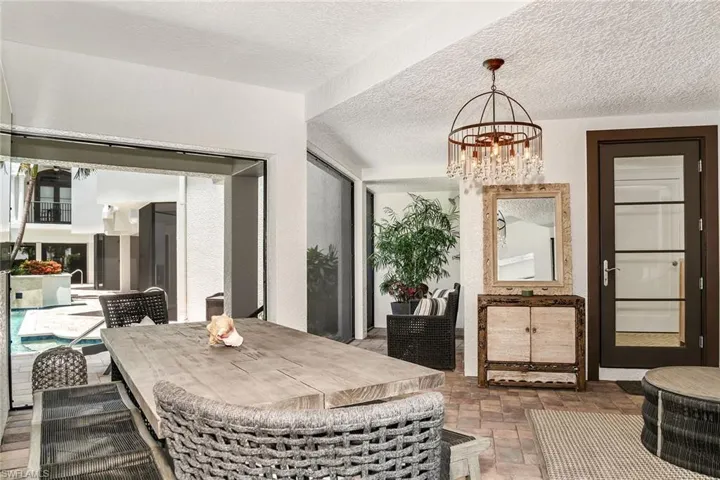 1004 7th St S, Naples, Florida 34102