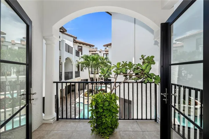 1004 7th St S, Naples, Florida 34102
