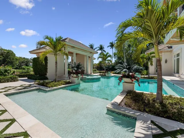 Pool with sunshelf