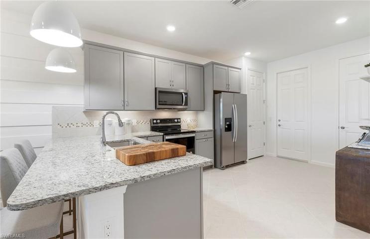 Photos are for illustration purposes only, options may vary.  Photos of model home.