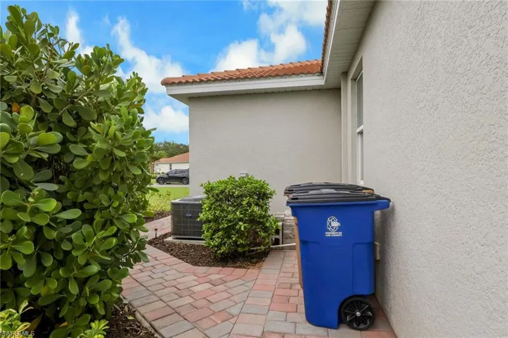 Trash/recycle bin storage area