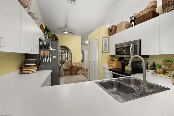 6132  Thresher  DR, Naples, FL 34112