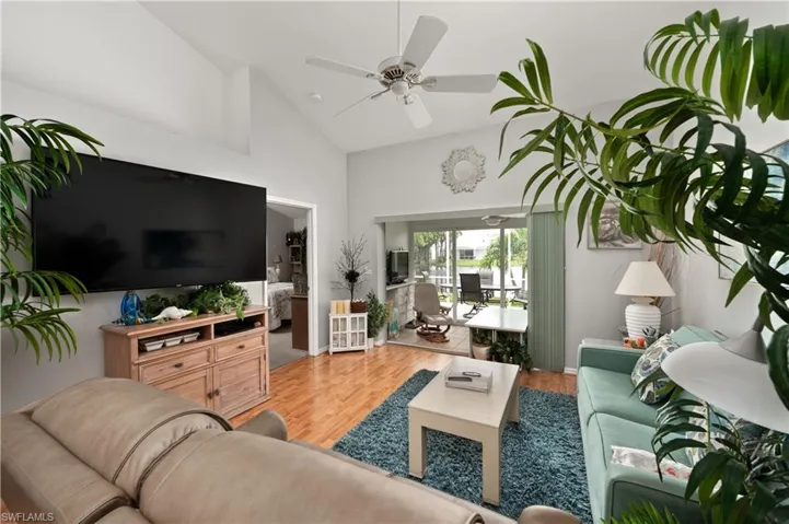 6132  Thresher  DR, Naples, FL 34112