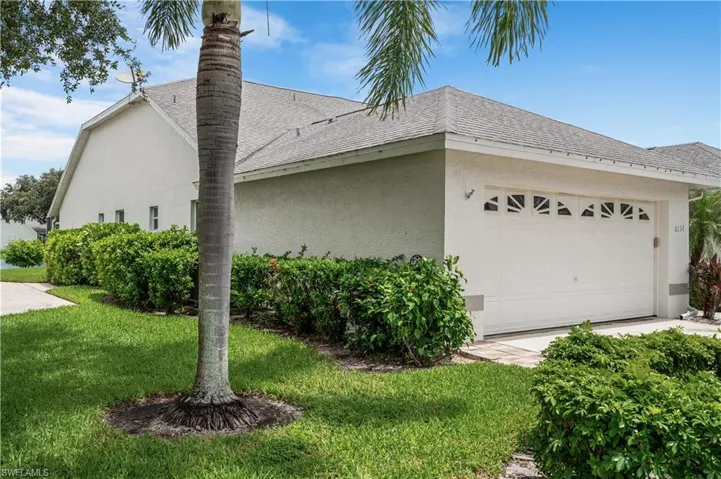 6132  Thresher  DR, Naples, FL 34112