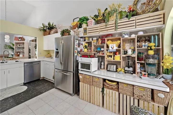 6132  Thresher  DR, Naples, FL 34112