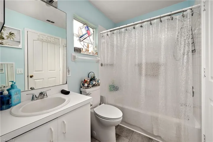 6132  Thresher  DR, Naples, FL 34112